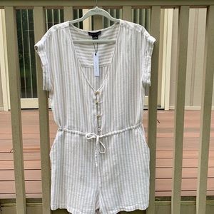 Sanctuary NWT linen blend striped short romper